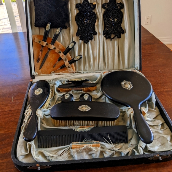 Victorian Vanity Set from the 1800s - Picture 1 of 7